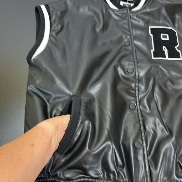 H&M Divided Black Vegan Vest Snap Front Faux Leather Oversized R Appliqué XS - Picture 6 of 16
